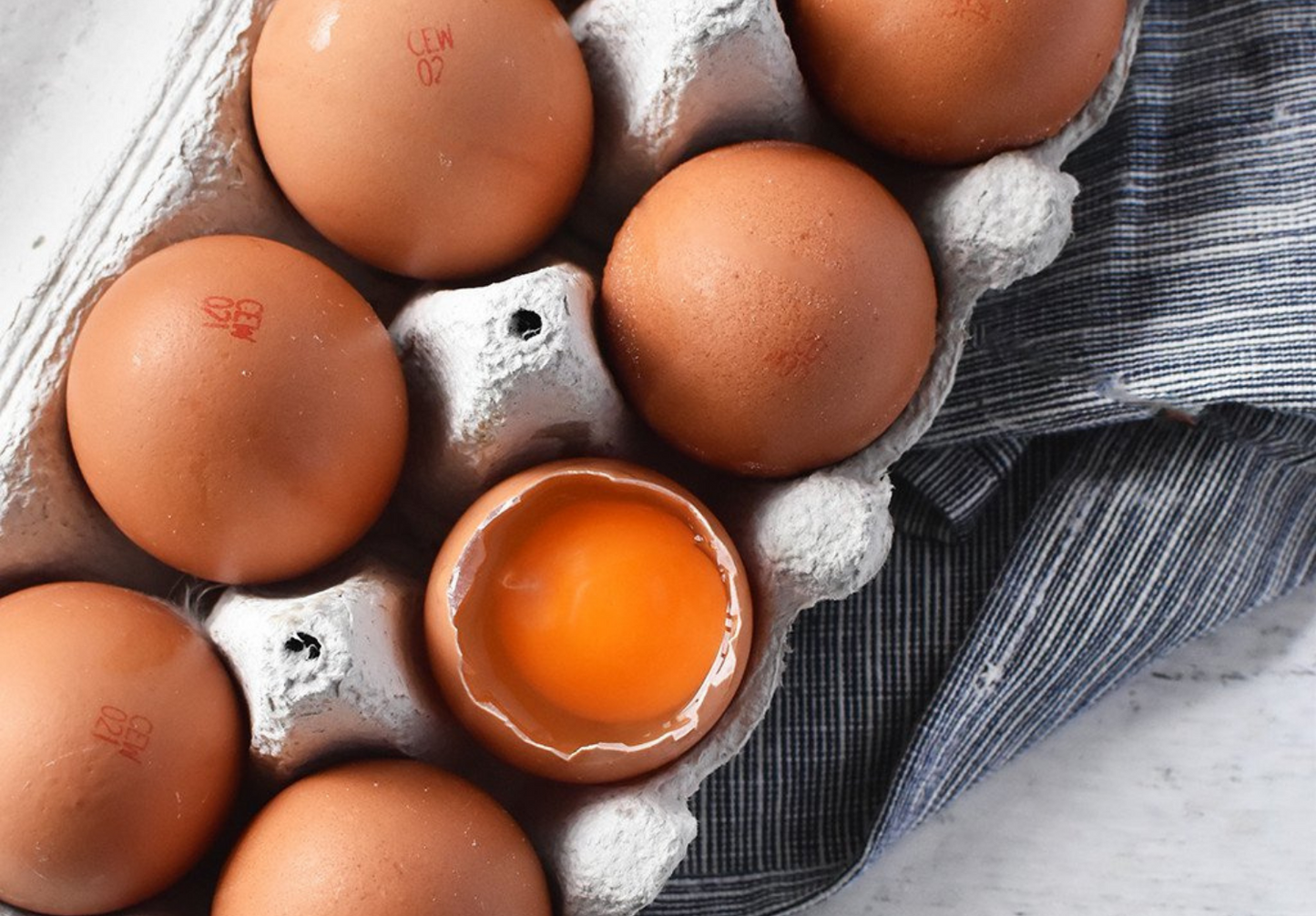 A tray of Organic Free range eggs | Trusted supplier - Sasha's Fine Foods Online Grocery in Singapore 